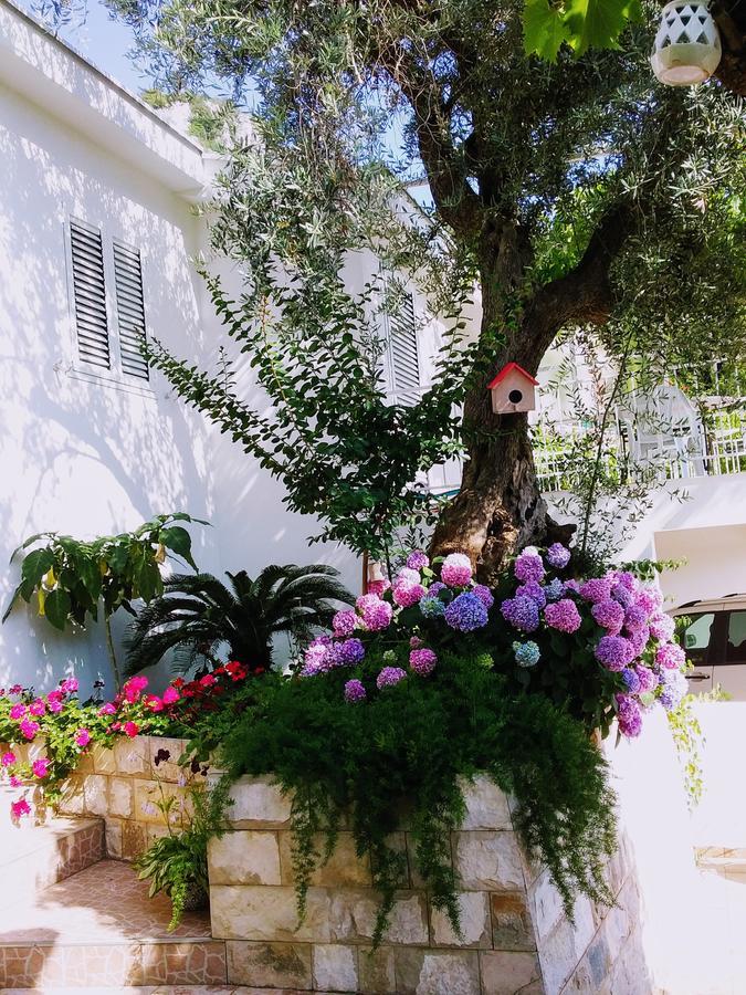 Apartmani Steni Sveti Stefan Exterior photo